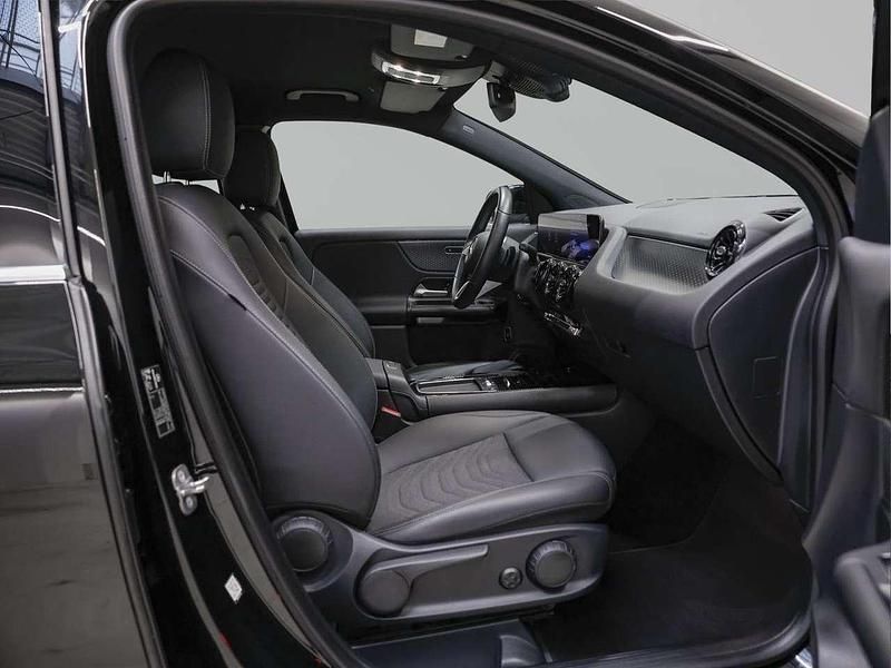 Gebraucht Mercedes GLA200 163 PS (119 kW) 2024 Unilack nachtschwarz SUV
