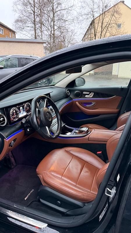 Gebraucht Mercedes E350 AMG line 258 PS (189 kW) 2016 Schwarz Limousine