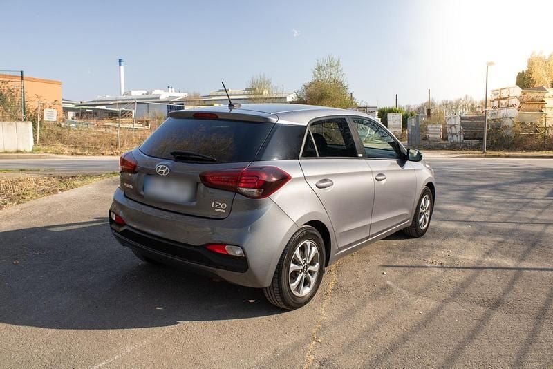 Gebraucht Hyundai i20 100 PS (73 kW) 2020 Grau Kleinwagen