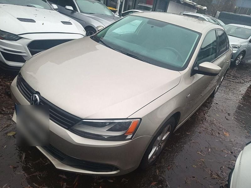 Gebraucht VW Jetta Highline 122 PS (89 kW) 2013 Beige Limousine