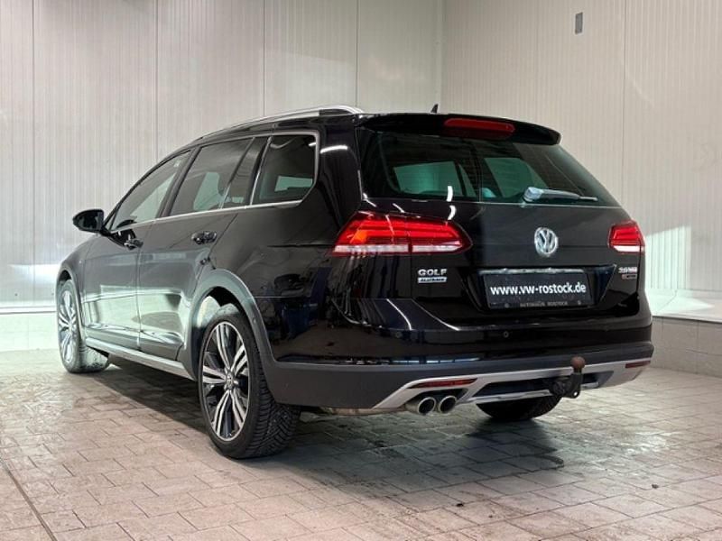 Gebraucht VW Golf Alltrack 184 PS (135 kW) 2018 Deep black perleffekt (metallic) Kombi
