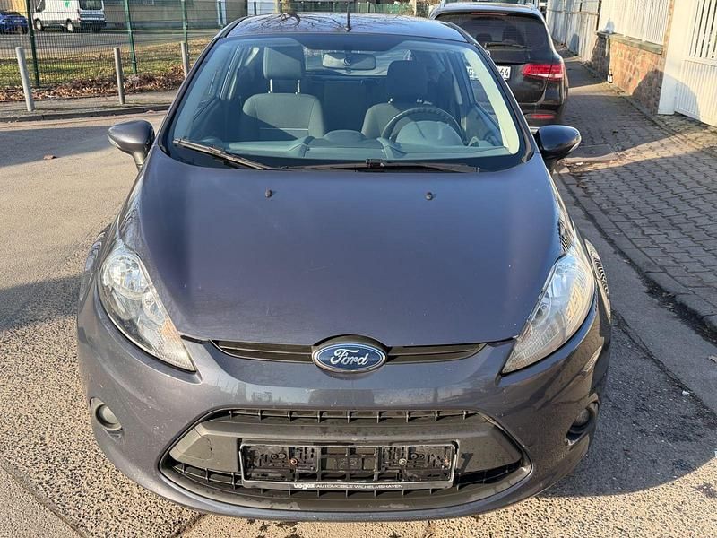 Gebraucht Ford Fiesta Trend 82 PS (60 kW) 2011 Grau Limousine