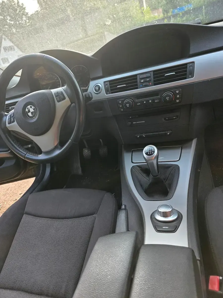 Gebraucht BMW 320 150 PS (110 kW) 2009 Schwarz Kombi