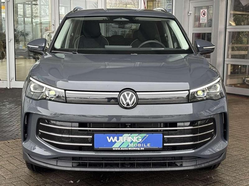 Neu VW Tiguan Elegance 150 PS (110 kW) 2025 Delfingrau SUV