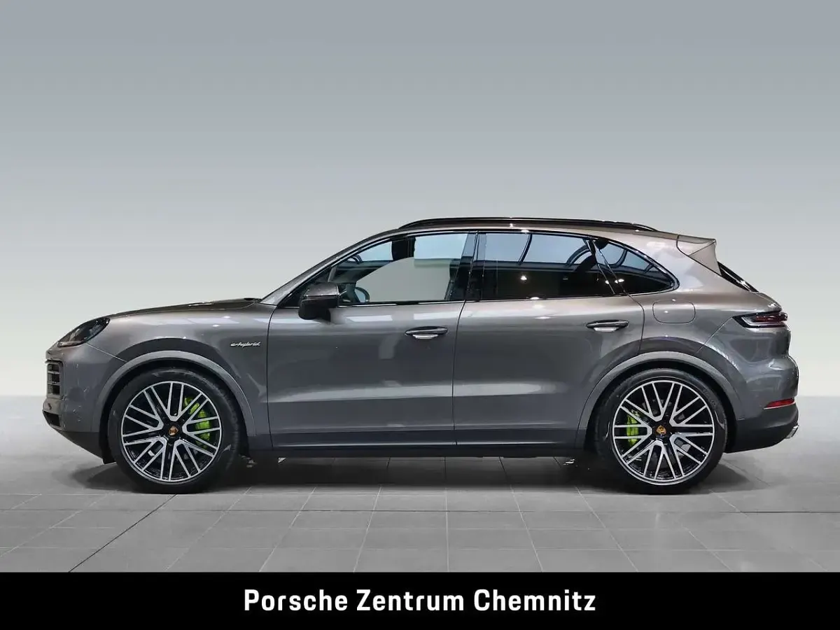 Używany Porsche Cayenne 470 KM (345 kW) 2024 Szary SUV