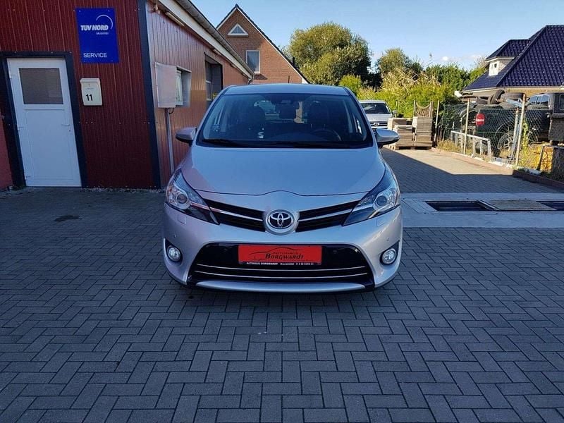 Gebraucht Toyota Verso Executive 147 PS (108 kW) 2017 Silber Van / Kleinbus