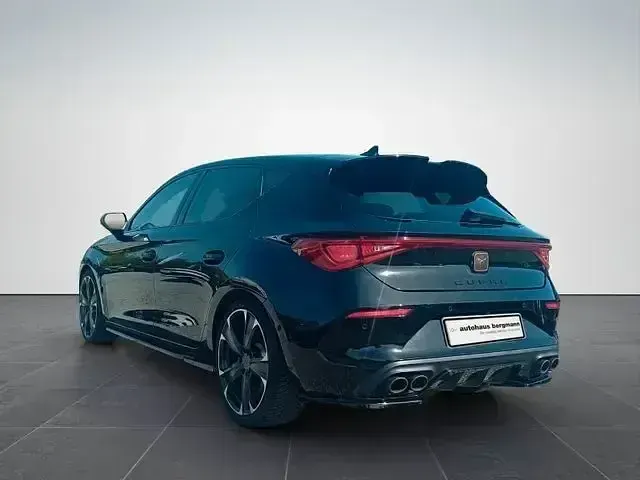 Używany Cupra Leon VZ 310 KM (228 kW) 2022 Czarny Sedan/Limuzyna