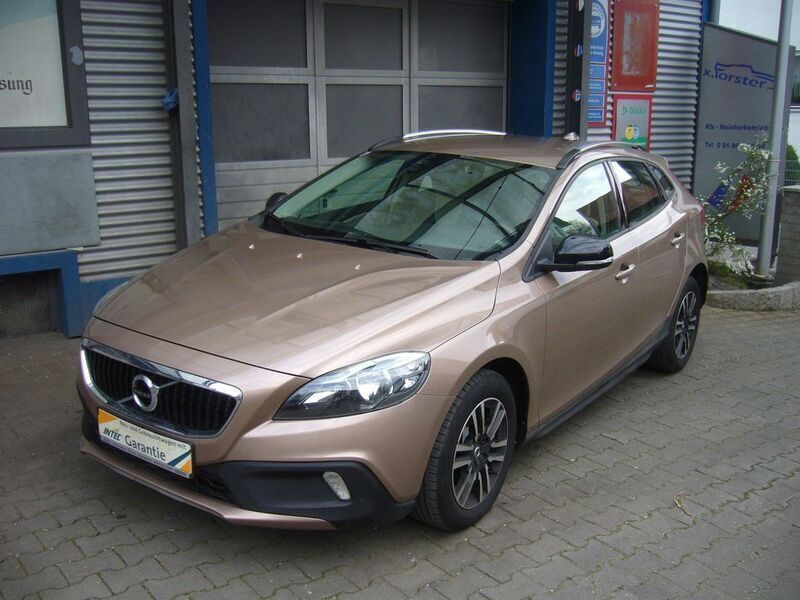 Braun Gebraucht 2017 Volvo V40 CC Kombi | 17.900 € (Fairer Preis) - Bild 1/4