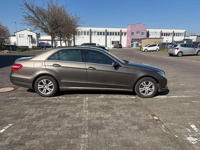 Gebraucht Mercedes E350 292 PS (214 kW) 2009 Indiumgrau  metalliclack Limousine