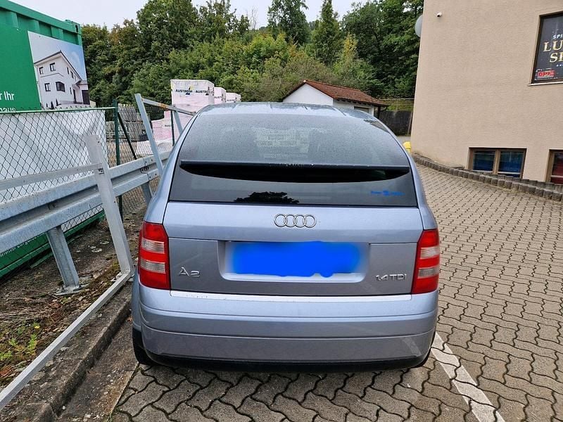 Grau Gebraucht 2005 Audi A2 Kleinwagen | 3.000 € (Fairer Preis) - Bild 1/4
