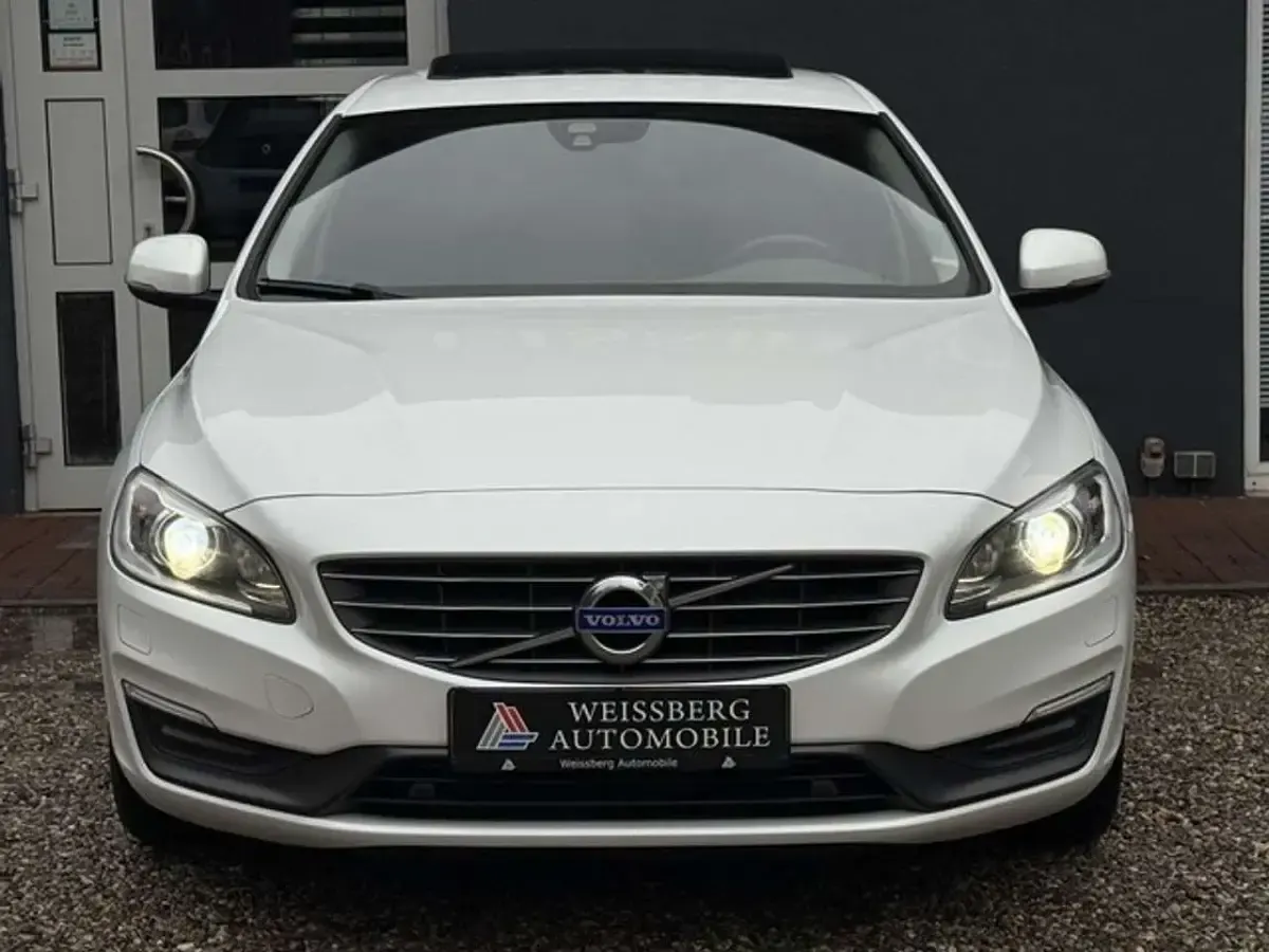 Gebraucht Volvo V60 Business Edition 163 PS (119 kW) 2015 Weiß Kombi