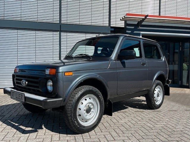 Grau Gebraucht 2021 Lada niva SUV | 15.490 € (Fairer Preis) - Bild 1/4