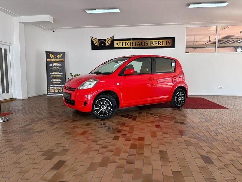 Gebraucht Daihatsu Sirion 91 PS (66 kW) 2011 Rot Kleinwagen
