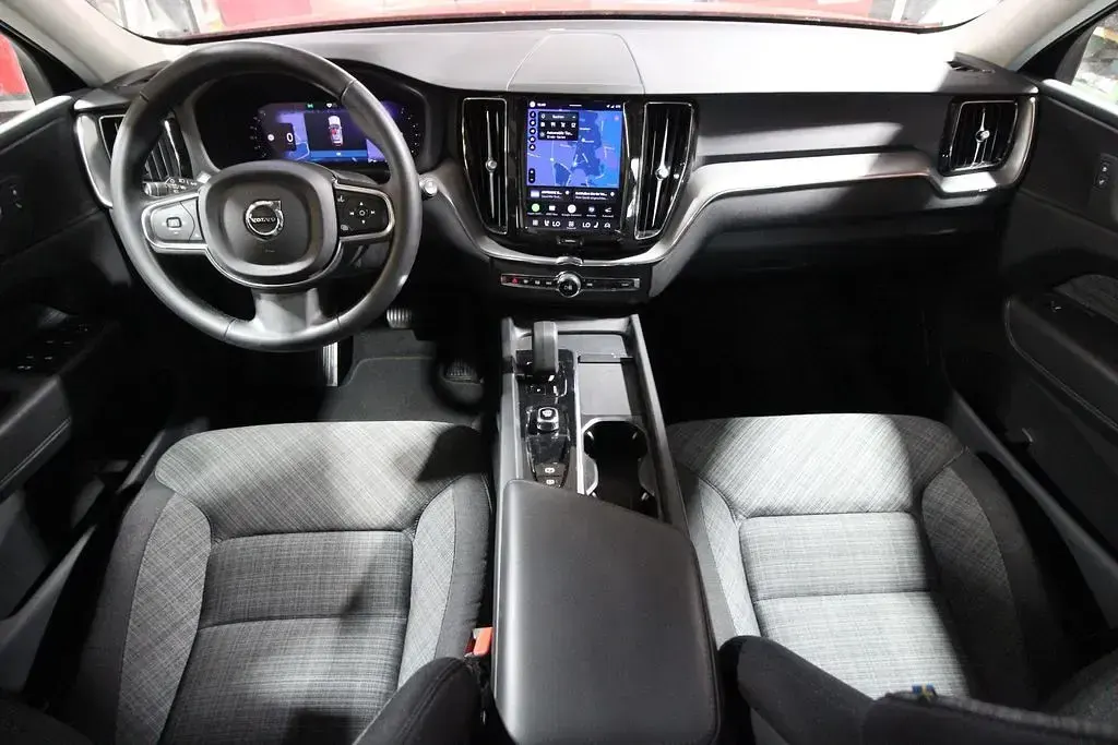 Gebraucht Volvo XC60 197 PS (144 kW) 2023 Rot SUV