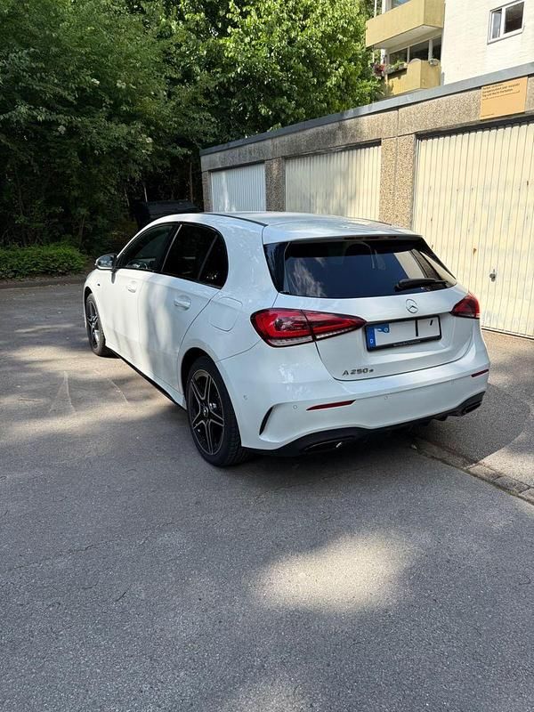 Gebraucht Mercedes A250 AMG line 218 PS (160 kW) 2020 Weiß Limousine