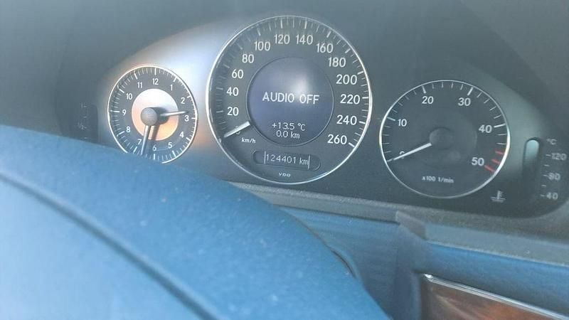 Gebraucht Mercedes E280 177 PS (130 kW) 2024 Silber Limousine