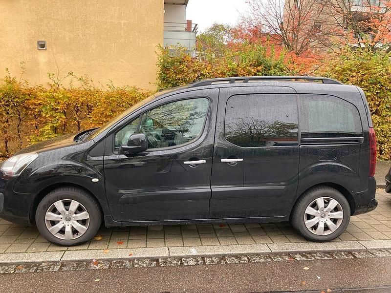 Schwarz Gebraucht 2017 Citroën Berlingo SELECTION Van / Kleinbus | 11.500 € (Teuer) - Bild 1/4