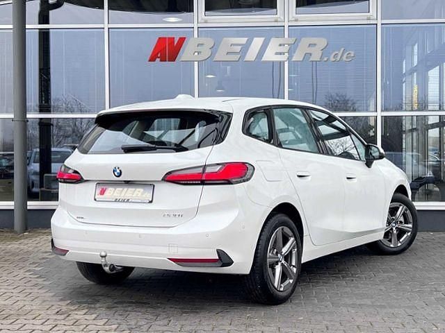 Gebraucht BMW 220 156 PS (114 kW) 2024 Weiß Van / Kleinbus