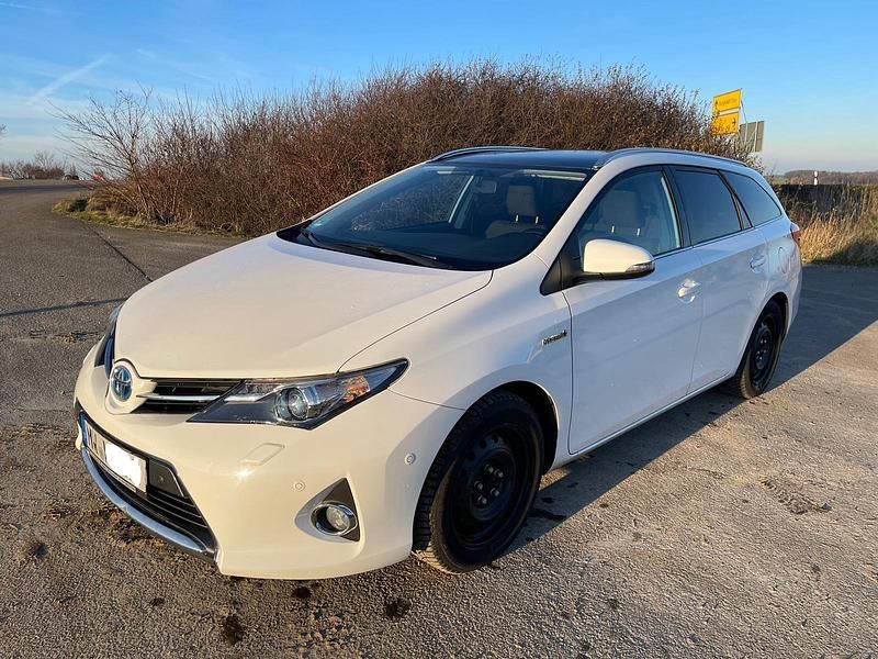 Weiß Gebraucht 2013 Toyota Auris Touring Sports Kombi | 10.400 € (Fairer Preis) - Bild 1/4