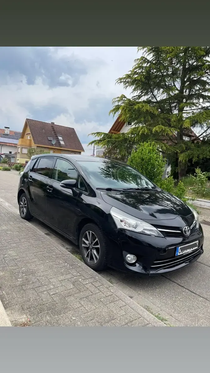 Gebraucht Toyota Verso 124 PS (91 kW) 2014 Schwarz Van / Kleinbus