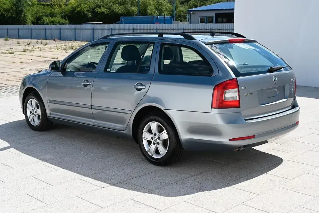 Gebraucht Skoda Octavia Ambition 140 PS (102 kW) 2012 Grau Limousine