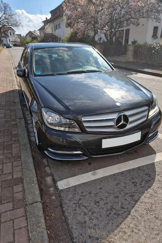 Gebraucht Mercedes C200 Classic 136 PS (100 kW) 2013 Schwarz Limousine