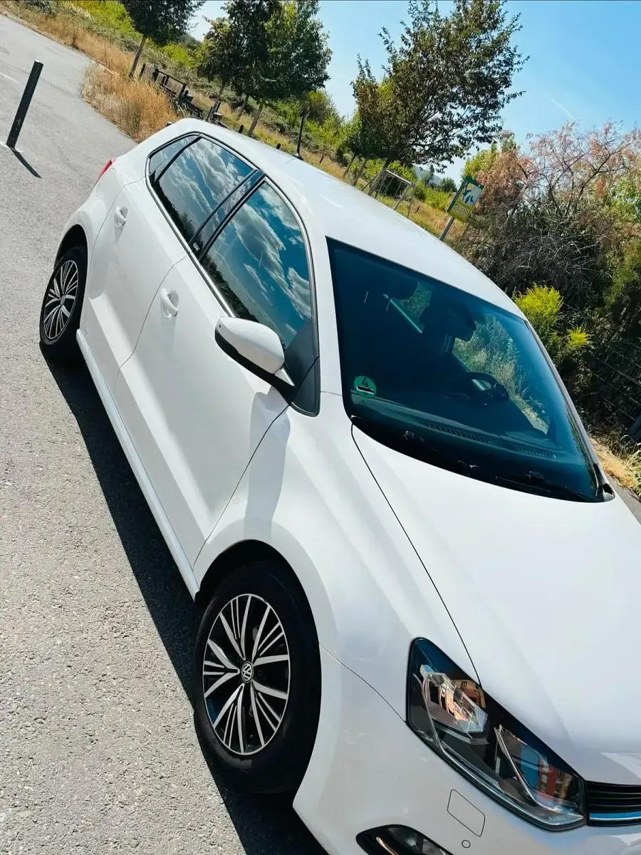 Gebraucht VW Polo Allstar 90 PS (66 kW) 2016 Weiß Kleinwagen