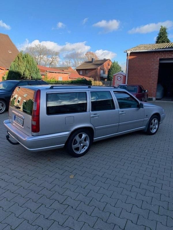 Silber Gebraucht 1997 Volvo V70 Kombi | 1.450 € - Bild 1/4