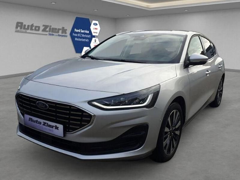 Silber Gebraucht 2024 Ford Focus Titanium X Limousine | 26.490 € (Fairer Preis) - Bild 1/4