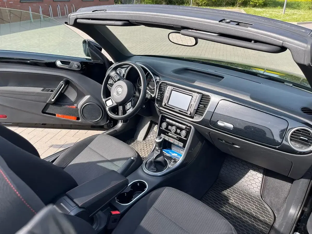 Używany VW Beetle Sound 105 KM (77 kW) 2018 Czarny Hatchback