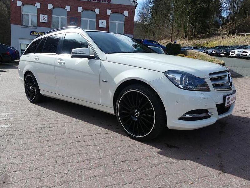 Gebraucht Mercedes C180 156 PS (114 kW) 2012 Weiß Kombi