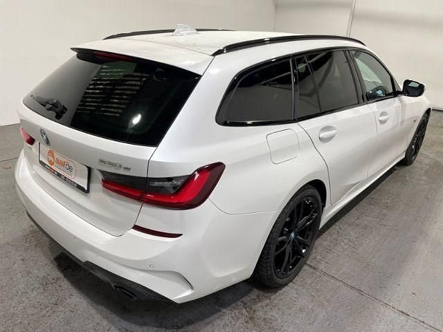 Gebraucht BMW 330e M Sport 252 PS (185 kW) 2021 Mineralweiss Kombi