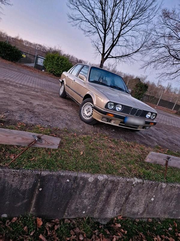 Gebraucht BMW 325 170 PS (125 kW) 1990 Gold Limousine