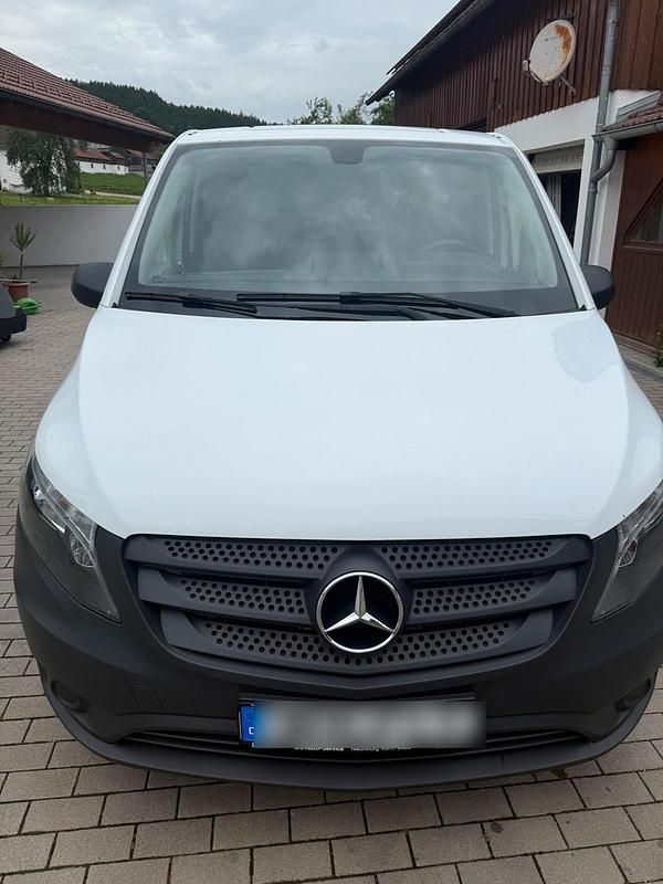Weiß Gebraucht 2016 Mercedes Vito Van / Kleinbus | 10.400 € (Superpreis) - Bild 1/4