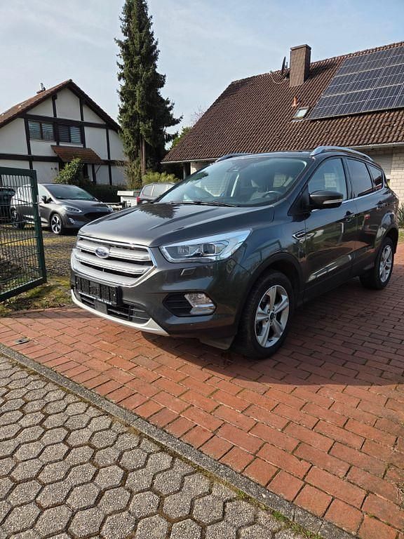 Gebraucht Ford Kuga Titanium 150 PS (110 kW) 2019 Grau SUV