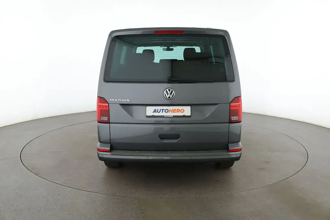Gebraucht VW Multivan Trendline 150 PS (110 kW) 2020 Grau Van / Kleinbus