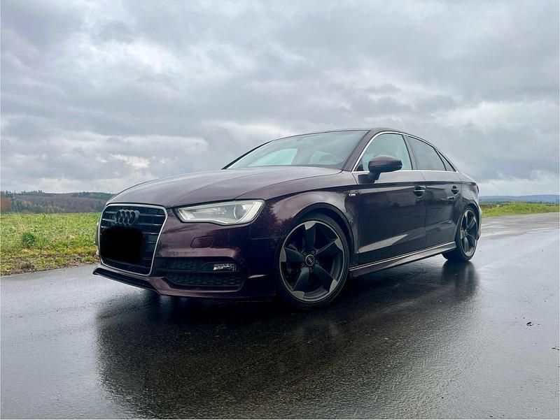 Rot Gebraucht 2013 Audi A3 S-Line Limousine | 10.700 € - Bild 1/4