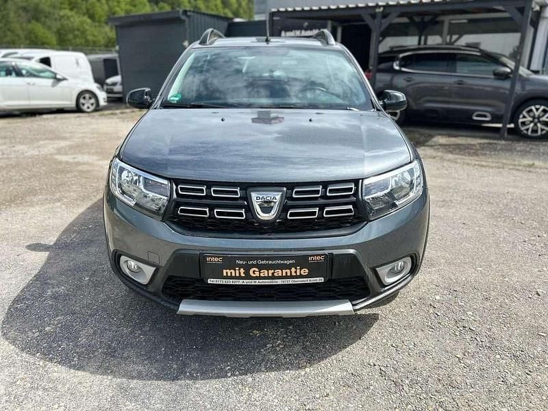 Islandgrau Gebraucht 2019 Dacia Sandero Celebration Kleinwagen | 8.999 € (Fairer Preis) - Bild 1/4