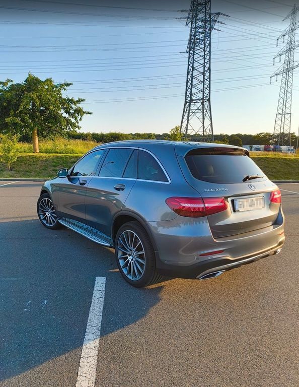 Grau Gebraucht 2018 Mercedes GLC220 AMG line SUV | 28.500 € (Etwas zu teuer) - Bild 1/4