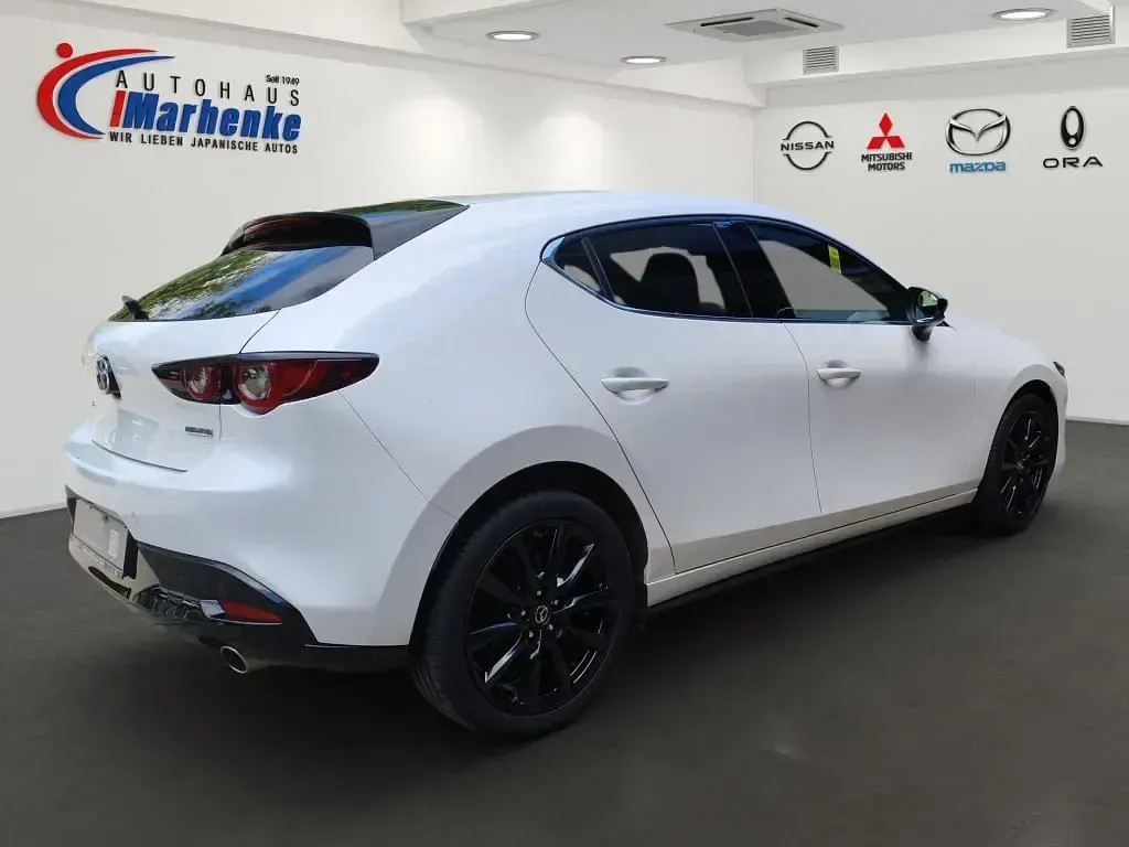 Gebraucht Mazda 3 Homura-Line 150 PS (110 kW) 2023 Snowflake white metallic Limousine