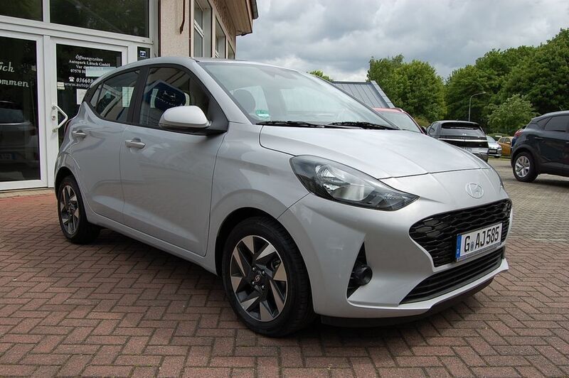Grau Neu 2024 Hyundai i10 Trend Kleinwagen | 16.590 € (Fairer Preis) - Bild 1/4