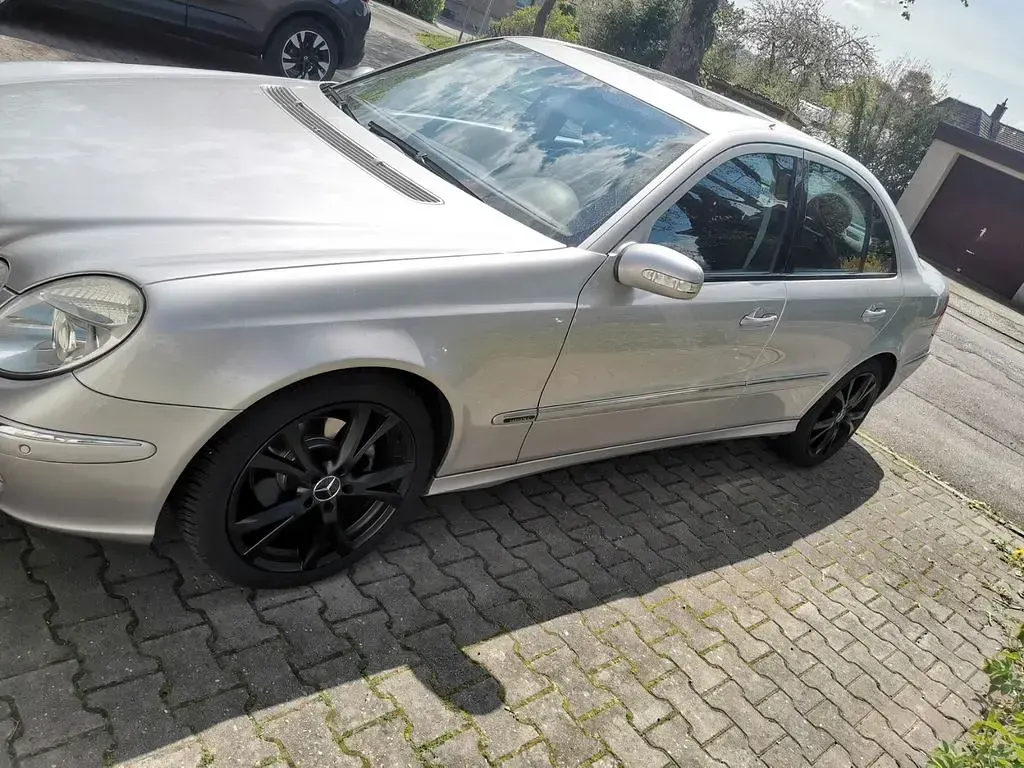 Gebraucht Mercedes E240 Elegance 177 PS (130 kW) 2004 Silber Limousine