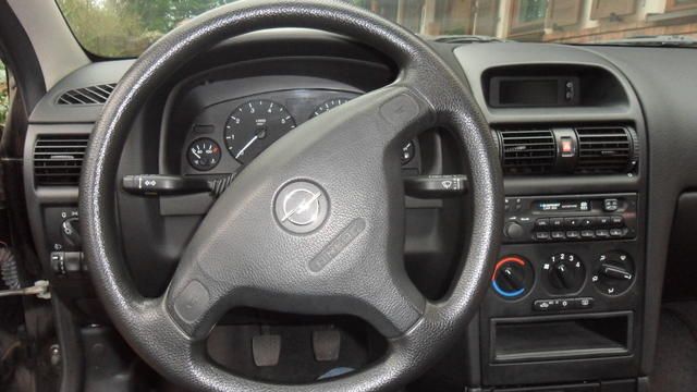 Gebraucht Opel Astra Edition 102 PS (75 kW) 2000 Schwarz Limousine