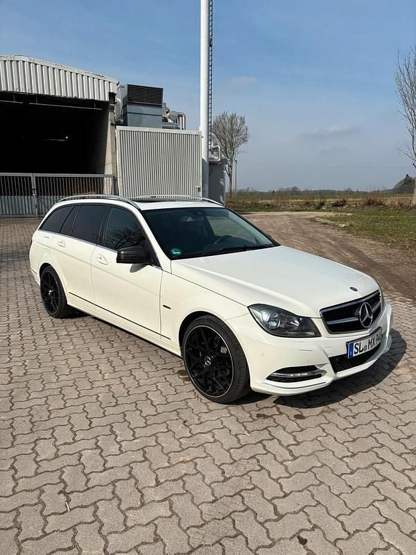 Gebraucht Mercedes C250 204 PS (150 kW) 2012 Weiß Kombi