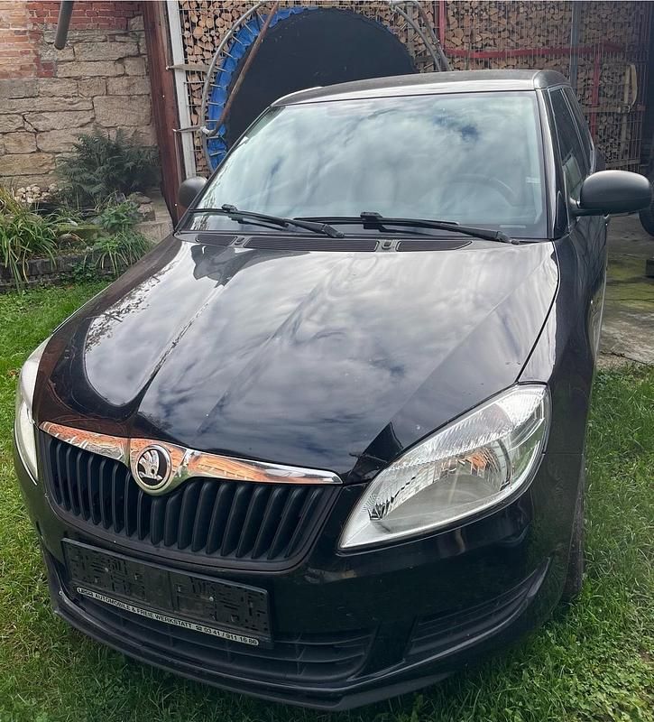 Schwarz Gebraucht 2013 Skoda Fabia Kleinwagen | 2.900 € (Guter Preis) - Bild 1/4