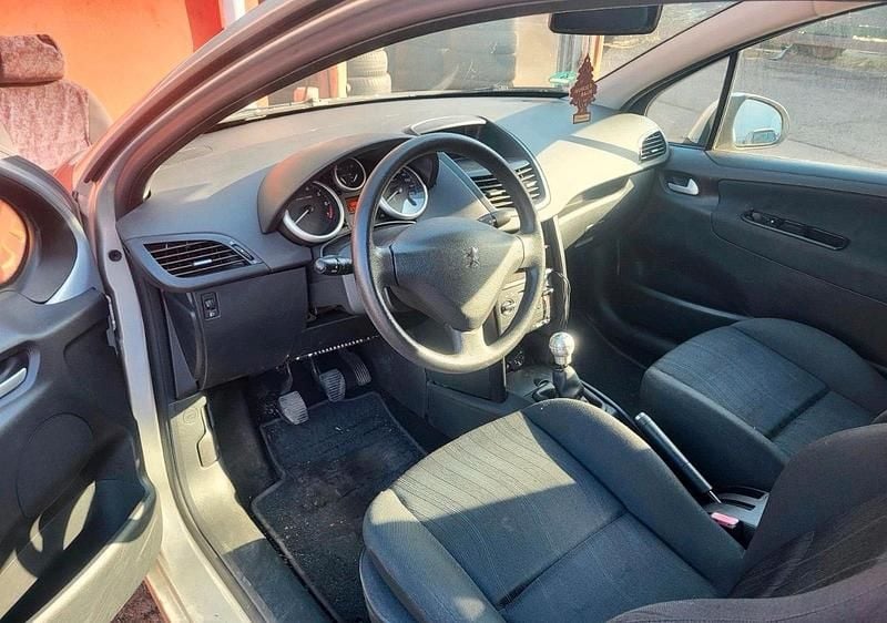 Gebraucht Peugeot 207 75 PS (55 kW) 2007 Silber Kleinwagen