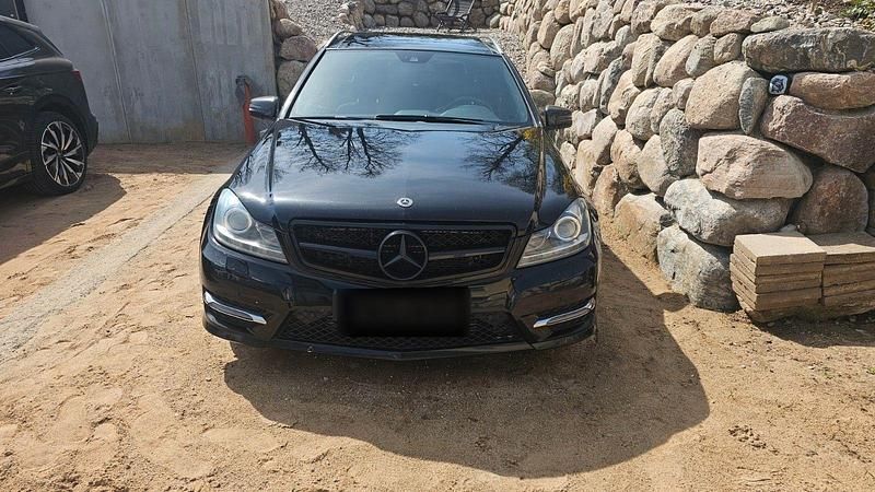 Gebraucht Mercedes 250 204 PS (150 kW) 2014 Schwarz Kombi