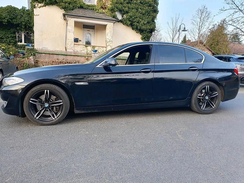 Gebraucht BMW 525 184 PS (135 kW) 2012 Schwarz Limousine