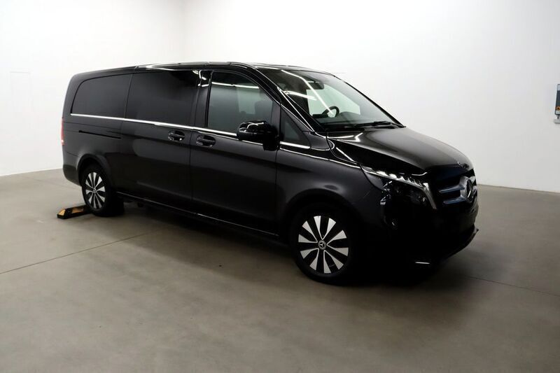 Obsidianschwarz metallic Gebraucht 2023 Mercedes V300 Avantgarde Van / Kleinbus | 56.890 € - Bild 1/4