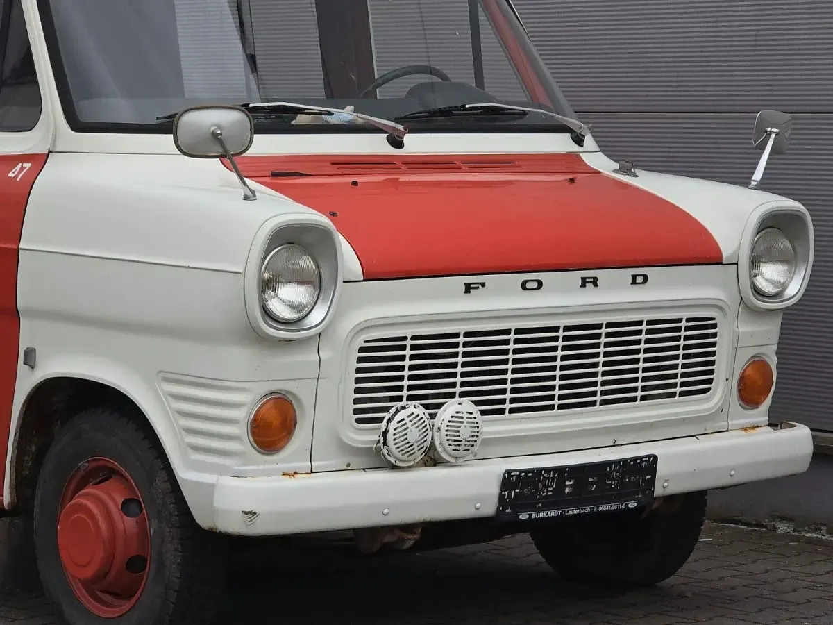 Używany Ford Transit 65 KM (47 kW) 1972 Czerwony Sedan/Limuzyna
